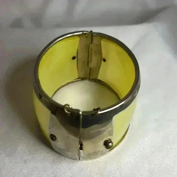Yellow/gold.. lucite  ..Hinged bangle Cuff Bracelet - Picture 2 of 12
